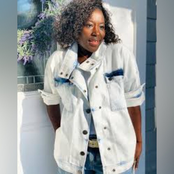 Cabi oversized jean jacket. Bleach washed denim jacket size small ‘Drew’ Style - Picture 11 of 16